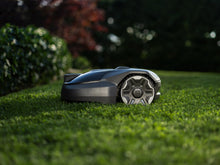 Laden Sie das Bild in den Galerie-Viewer, Husqvarna Automower 312V mit Garage
