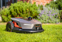 Laden Sie das Bild in den Galerie-Viewer, Sunseeker Kabelloser Mähroboter X4 für mittlere Rasenflächen