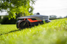 Laden Sie das Bild in den Galerie-Viewer, Sunseeker Kabelloser Mähroboter X4 für mittlere Rasenflächen