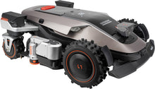 Laden Sie das Bild in den Galerie-Viewer, Sunseeker kabelloser Mähroboter X9 für Sportplätze und Großflächen (mit Allrad)